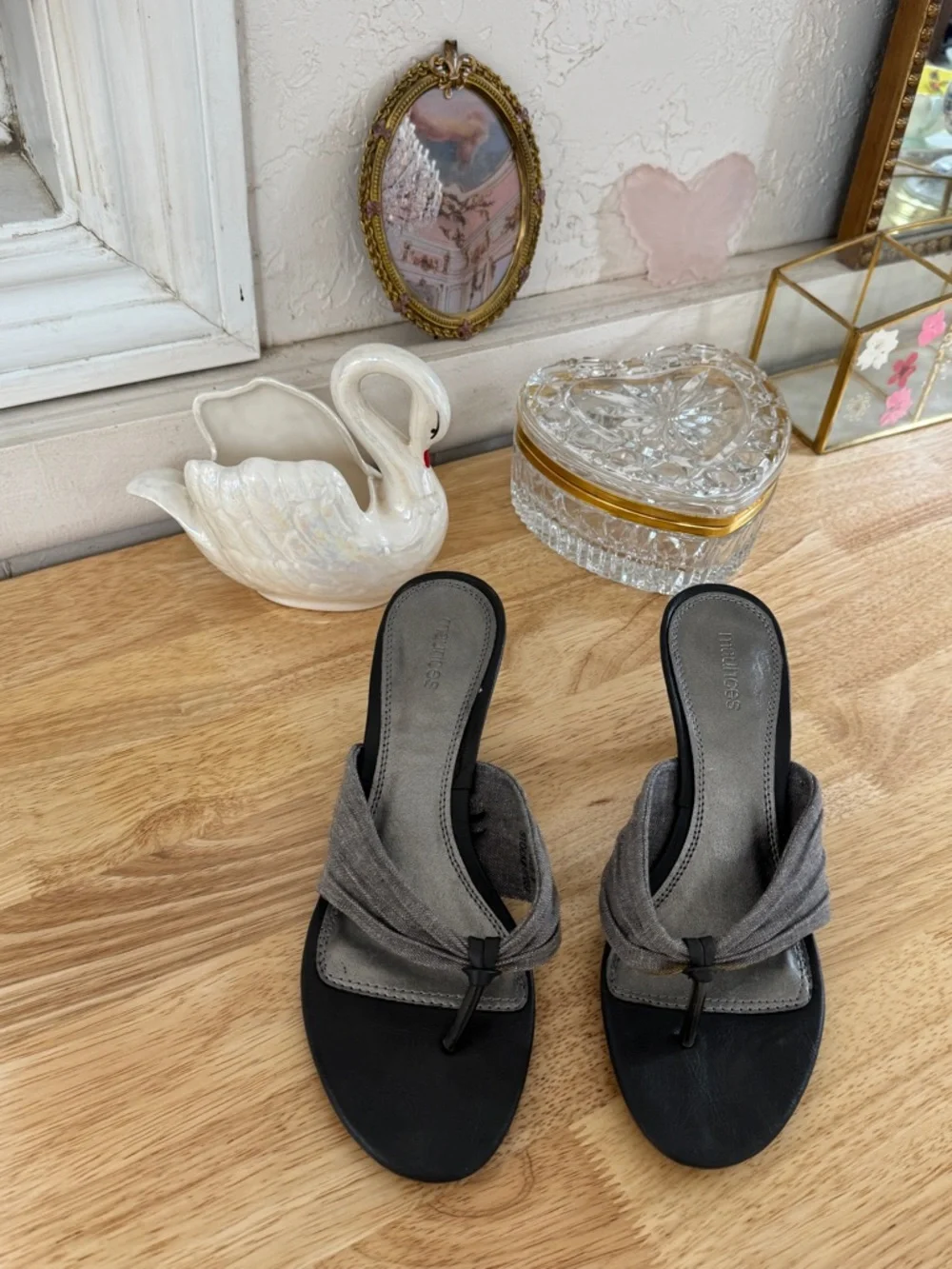 Vintage Y2K Gray Slip On Thong Kitten Heel Sandals Pumps Size 8 #Summer
#Y2K - Picture 9 of 14